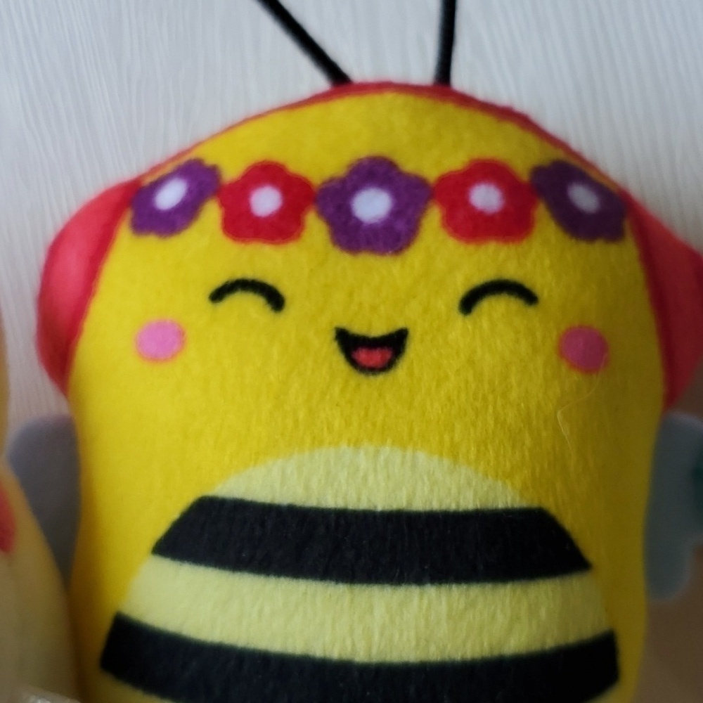 Squismallow two Gracelynn White Fox 4.5 Sunny McDonald bee with Tag - Picture 8 of 8